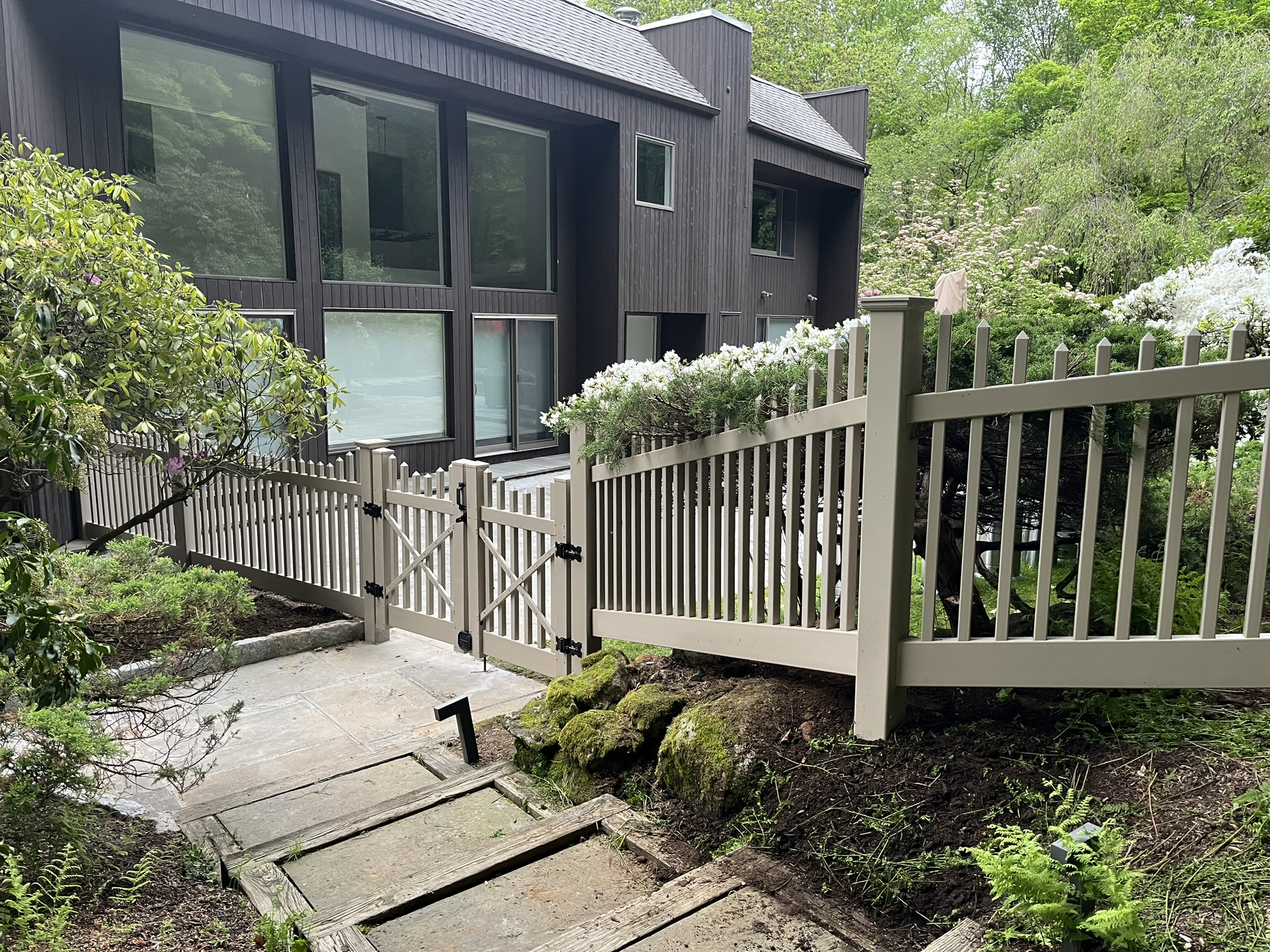 Classic Vinyl Fence - View 5